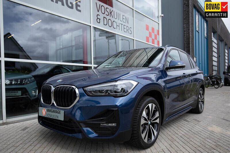 Blauw, metallic lak Gebruikt 2020 BMW X1 Sport Line SUV | € 31.950 (Iets duurder) - Afbeelding 1/4