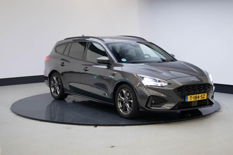 Grijs Gebruikt 2022 Ford Focus Business Edition Stationwagen | € 24.245 (Eerlijke prijs) - Afbeelding 1/4