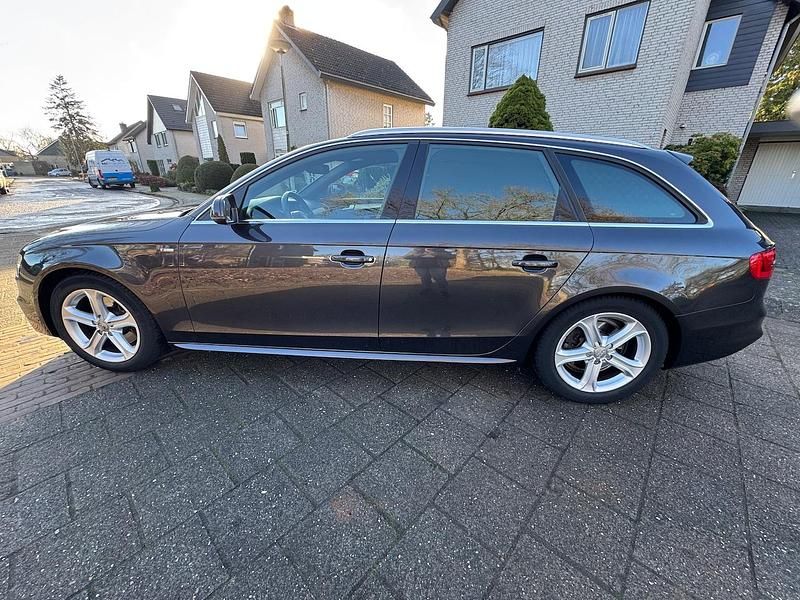 Grijs Occasion 2015 Audi A4 Sport Stationwagen | € 8.500 (Eerlijke prijs) - Afbeelding 1/4