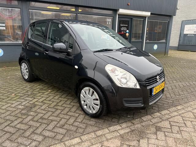 Zwart (metallic) Occasion 2012 Suzuki Splash Comfort Hatchback | € 4.795 (Eerlijke prijs) - Afbeelding 1/3