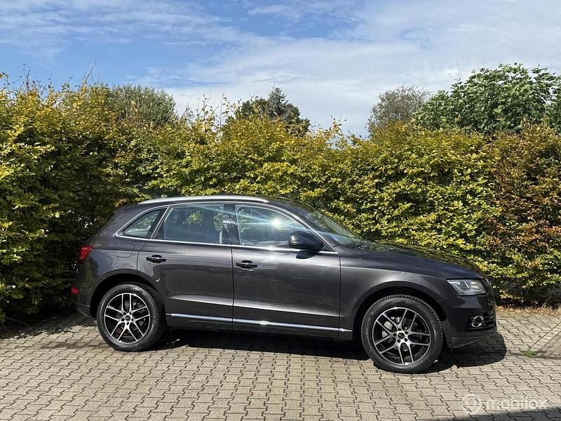 Zwart (metallic) Gebruikt 2015 Audi Q5 Proline SUV | € 22.995 - Afbeelding 1/4
