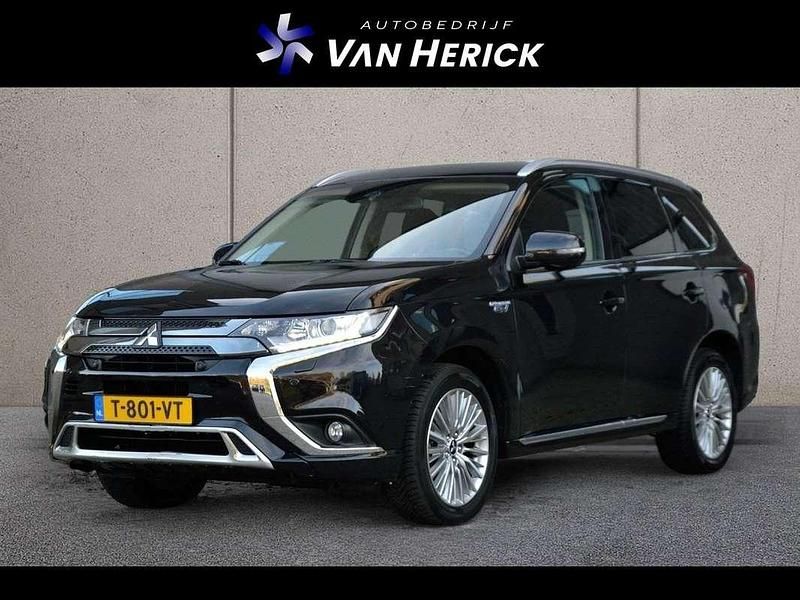 Zwart Gebruikt 2020 Mitsubishi Outlander P-HEV Intense+ SUV | € 18.445 (Super prijs) - Afbeelding 1/4