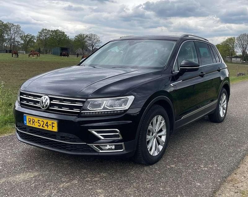 Zwart Occasion 2018 VW Tiguan SUV | € 12.000 (Goede deal) - Afbeelding 1/4