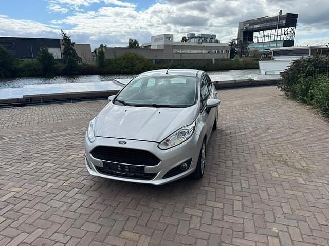 Grijs Gebruikt 2016 Ford Fiesta Style Hatchback | € 4.650 (Goede deal) - Afbeelding 1/4