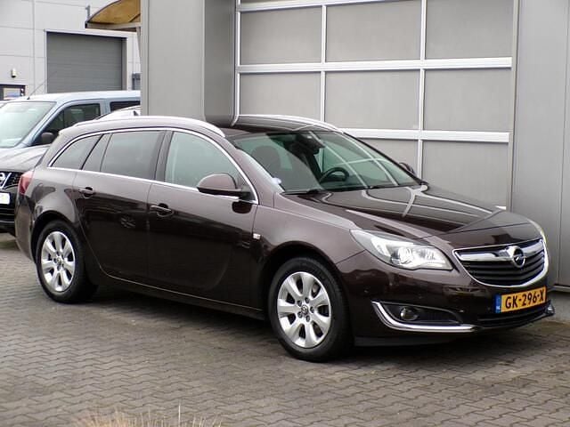 Bruin Occasion 2015 Opel Insignia Cosmo Stationwagen | € 6.750 (Super prijs) - Afbeelding 1/4