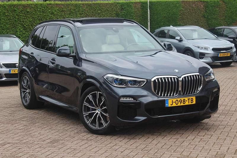 Grijs, metallic lak Gebruikt 2019 BMW X5 M Sport SUV | € 51.950 (Eerlijke prijs) - Afbeelding 1/4
