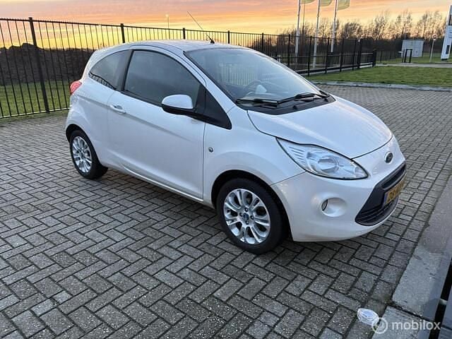 Wit Gebruikt 2009 Ford Ka Titanium Hatchback | € 1.599 (Eerlijke prijs) - Afbeelding 1/4