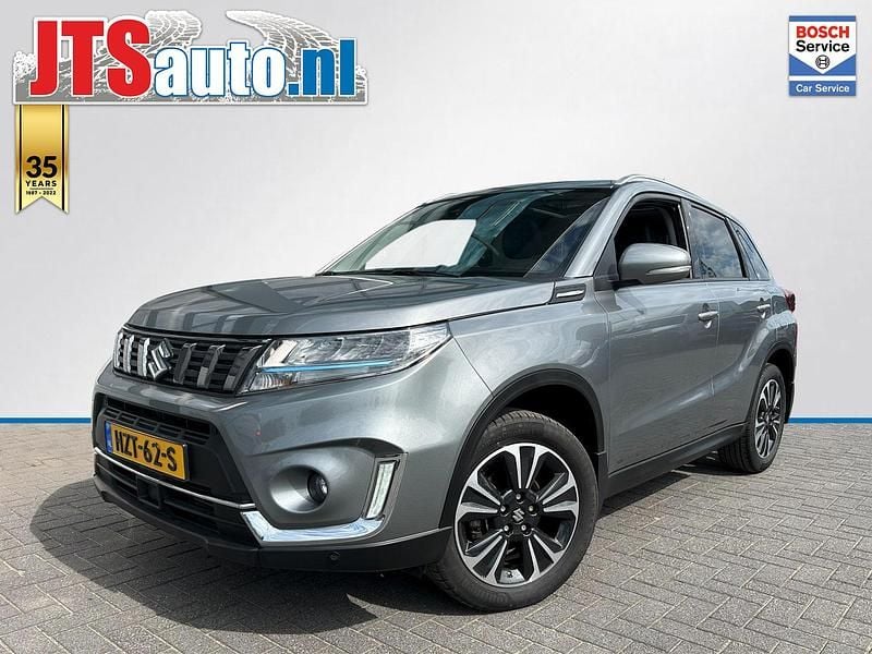 Grijs Gebruikt 2022 Suzuki Vitara Style SUV | € 24.890 (Eerlijke prijs) - Afbeelding 1/4