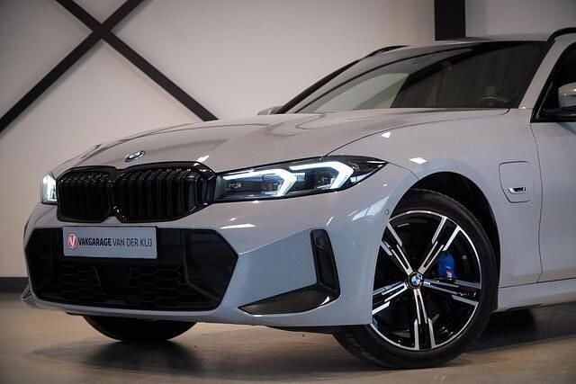 Occasion BMW 330 M Sport 291 PK (214 kW) 2023 Grijs Stationwagen