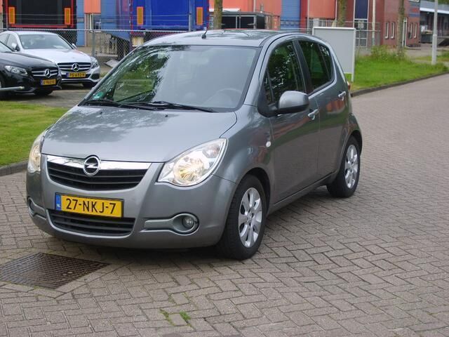 Grijs Gebruikt 2010 Opel Agila Edition Hatchback | € 2.750 - Afbeelding 1/4