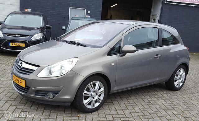 Bruin Gebruikt 2011 Opel Corsa Hatchback | € 3.500 (Eerlijke prijs) - Afbeelding 1/4