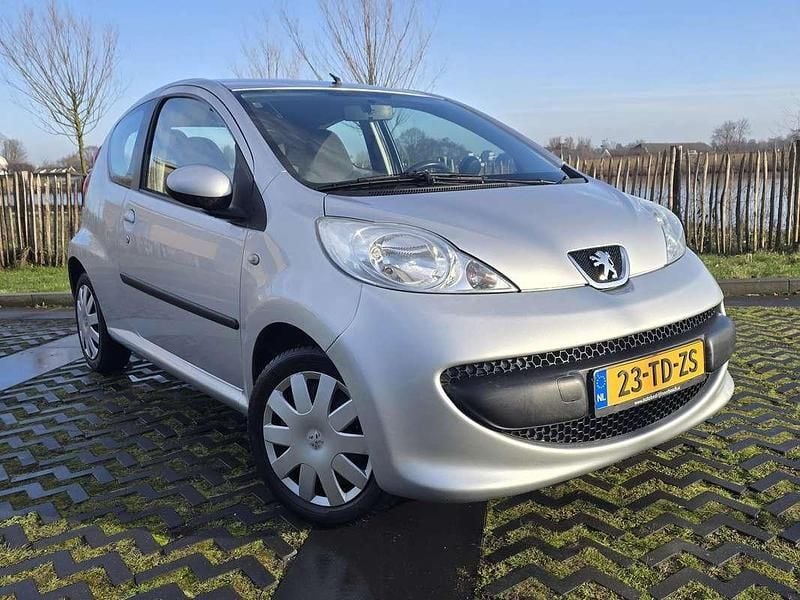 Occasion Peugeot 107 68 PK (50 kW) 2006 Zilver Hatchback