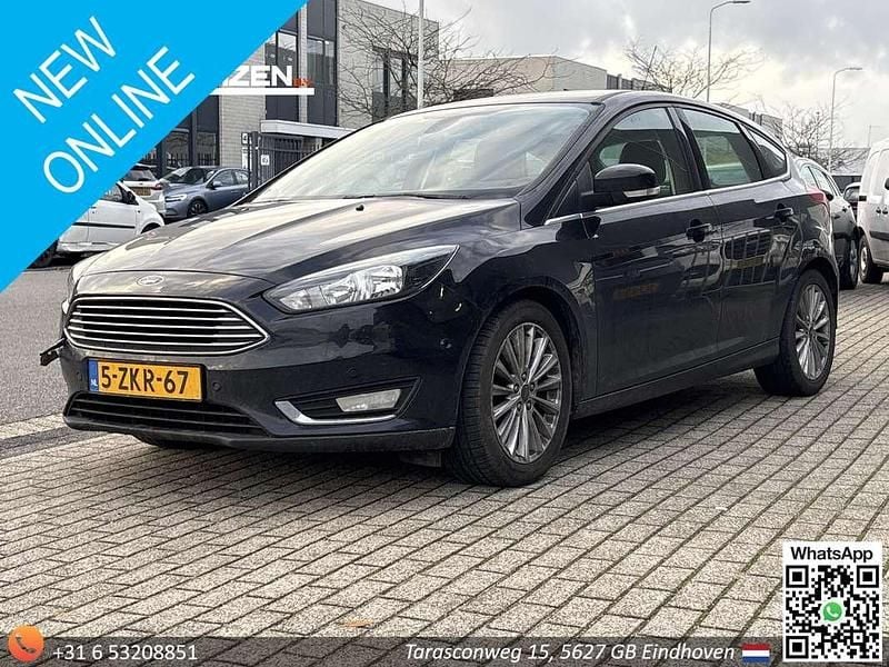 Zwart Gebruikt 2015 Ford Focus Hatchback | € 2.450 (Super prijs) - Afbeelding 1/4