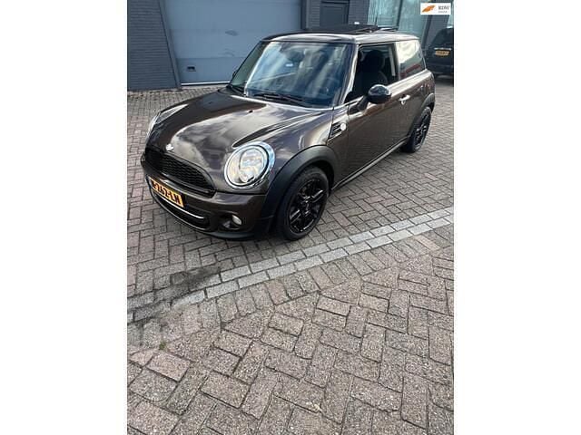 Bruin Gebruikt 2011 Mini Cooper Pepper Hatchback | € 4.999 (Eerlijke prijs) - Afbeelding 1/4