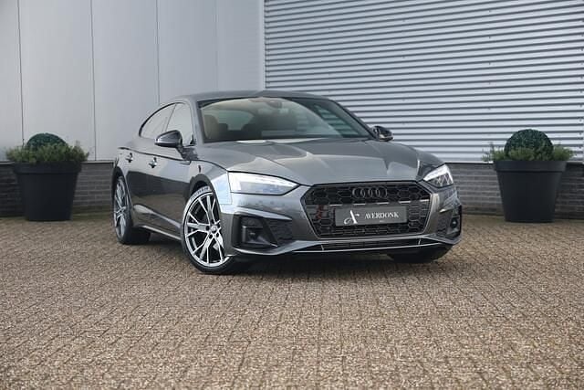 Grijs (metallic) Occasion 2022 Audi A5 Sportback S-Line Hatchback | € 38.990 (Goede deal) - Afbeelding 1/4