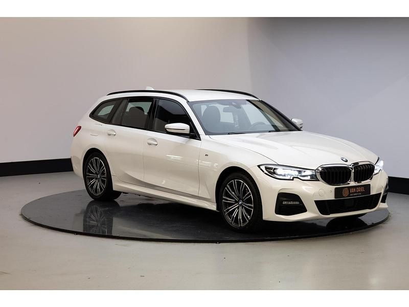 Wit Gebruikt 2021 BMW 330 M Sport Stationwagen | € 29.950 (Goede deal) - Afbeelding 1/4