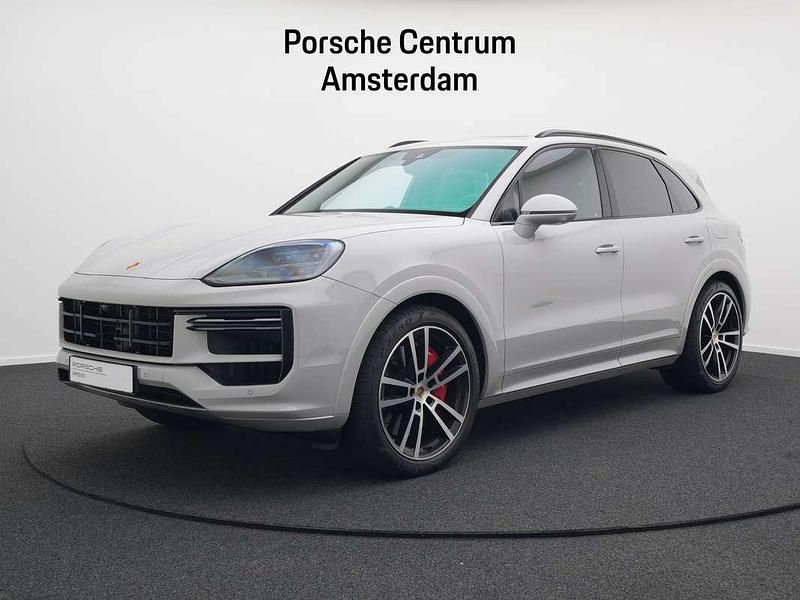 Grijs Gebruikt 2024 Porsche Cayenne Turbo E-Hybrid SUV | € 179.950 - Afbeelding 1/4