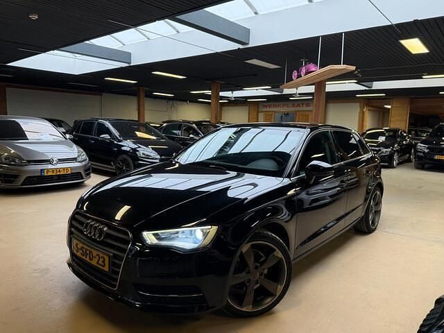 Zwart Occasion 2013 Audi A3 Sportback Attraction Hatchback | € 8.450 (Iets duurder) - Afbeelding 1/4