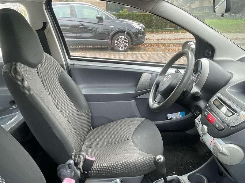 Zilver Gebruikt 2009 Toyota Aygo Hatchback | € 700 (Super prijs) - Afbeelding 1/4