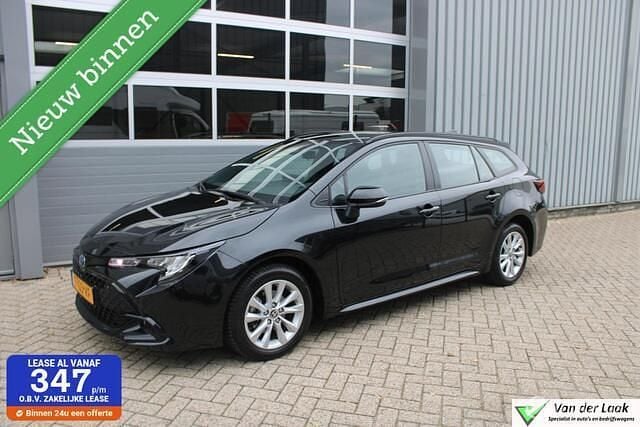Zwart Gebruikt 2023 Toyota Corolla Active Stationwagen | € 24.950 (Goede deal) - Afbeelding 1/4