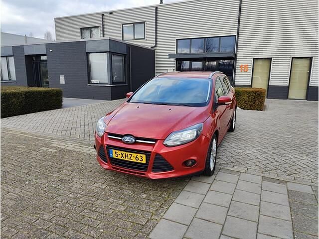 Rood Gebruikt 2011 Ford Focus Stationwagen | € 3.250 (Goede deal) - Afbeelding 1/4