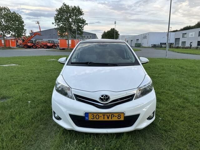 Occasion Toyota Yaris Executive 99 PK (72 kW) 2012 Wit Hatchback