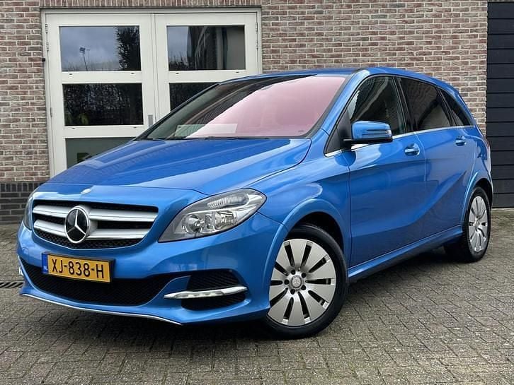 Blauw (metallic) Occasion 2016 Mercedes B250e Ambition MPV | € 11.450 - Afbeelding 1/4