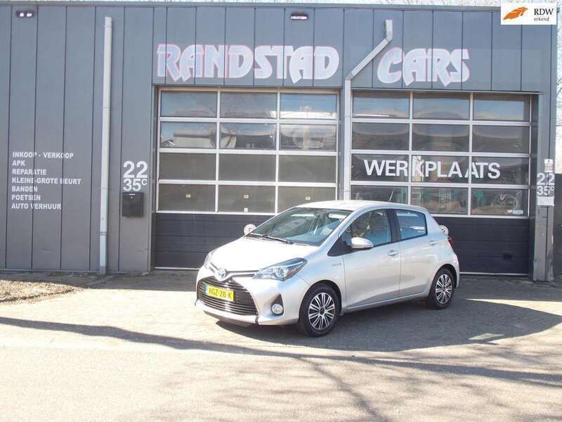 Grijs Gebruikt 2015 Toyota Yaris Hybrid Hatchback | € 10.499 (Super prijs) - Afbeelding 1/4