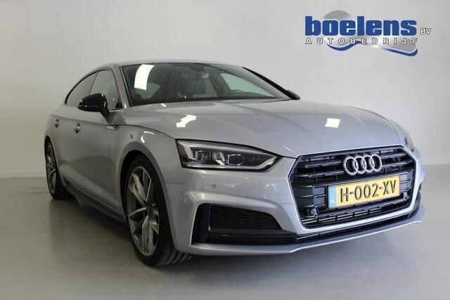 Grijs, metallic lak Gebruikt 2020 Audi A5 Sportback S-Line Hatchback | € 30.798 (Super prijs) - Afbeelding 1/4