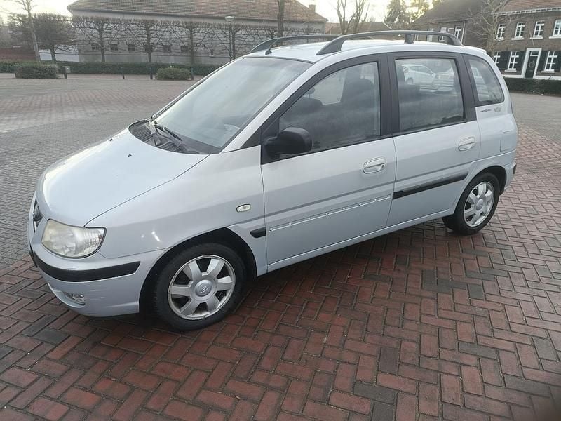 Grijs (metallic) Occasion 2003 Hyundai Matrix MPV | € 1.100 (Eerlijke prijs) - Afbeelding 1/4