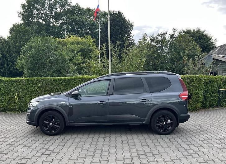 Grijs Gebruikt 2022 Dacia Jogger Extreme MPV | € 18.495 (Eerlijke prijs) - Afbeelding 1/4