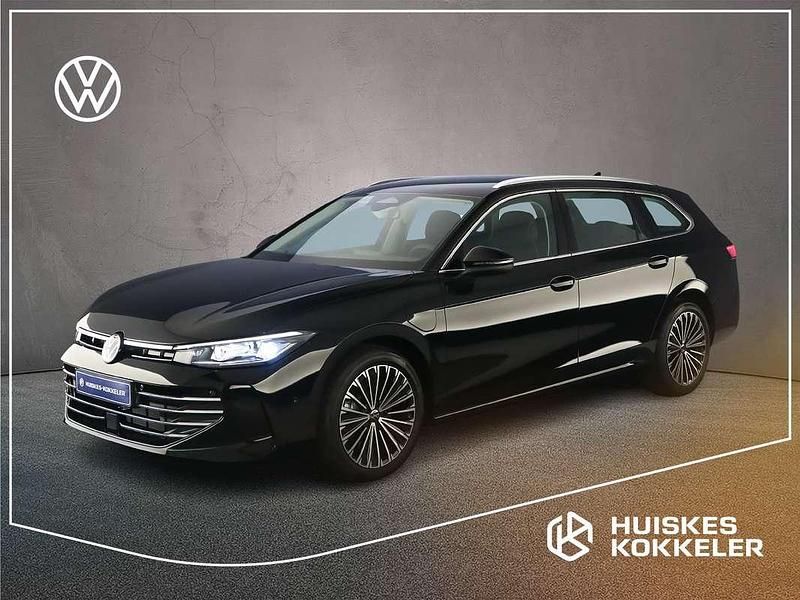 Zwart Nieuw 2025 VW Passat Business Stationwagen | € 53.815 (Eerlijke prijs) - Afbeelding 1/4