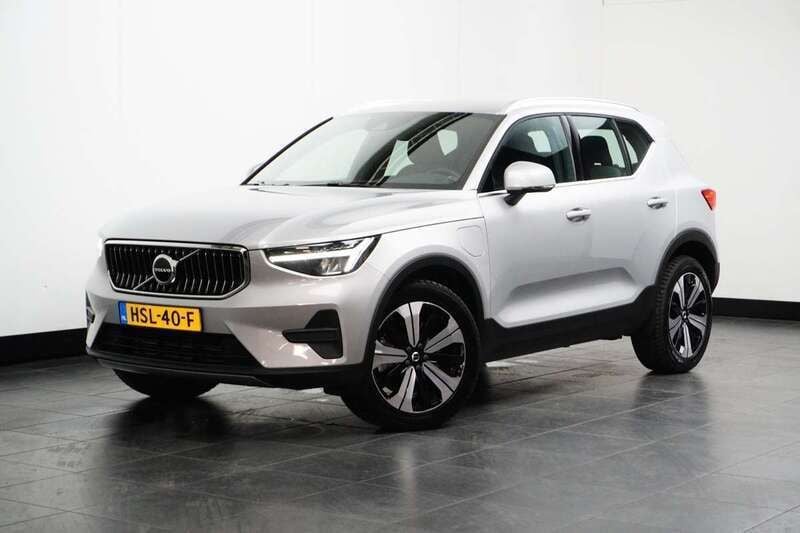 Grijs Gebruikt 2023 Volvo XC40 Core SUV | € 36.900 (Goede deal) - Afbeelding 1/4