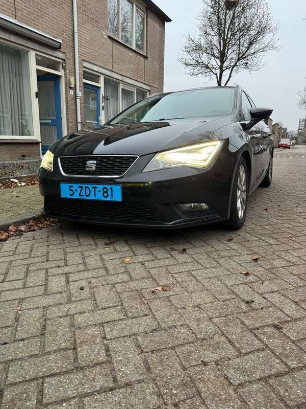 Zwart Gebruikt 2014 Seat Leon ST Stationwagen | € 5.500 - Afbeelding 1/4