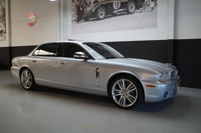 Zilver Gebruikt 2007 Jaguar XJ8 Sedan | € 19.950 - Afbeelding 1/4