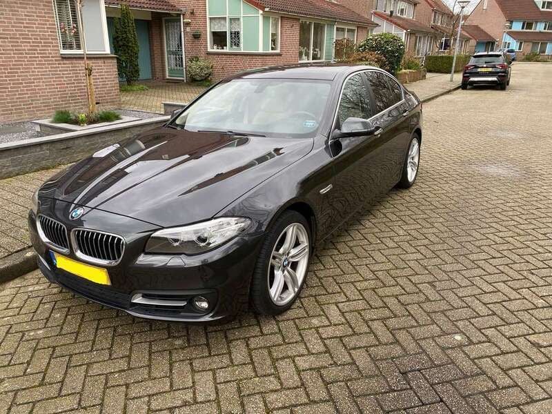 Grijs Gebruikt 2015 BMW 520 Executive Sedan | € 10.950 (Goede deal) - Afbeelding 1/4