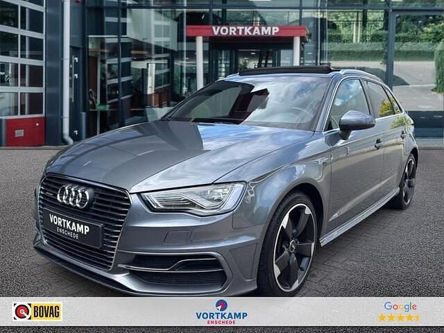 Grijs Gebruikt 2015 Audi A3 S-Line Hatchback | € 20.950 - Afbeelding 1/4