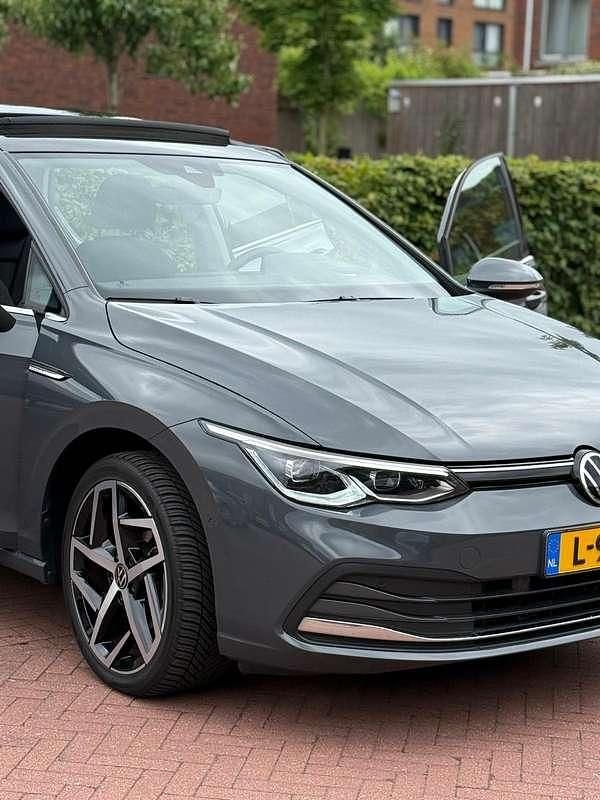 Grijs Occasion 2020 VW Golf VIII Style Hatchback | € 21.499 (Eerlijke prijs) - Afbeelding 1/4