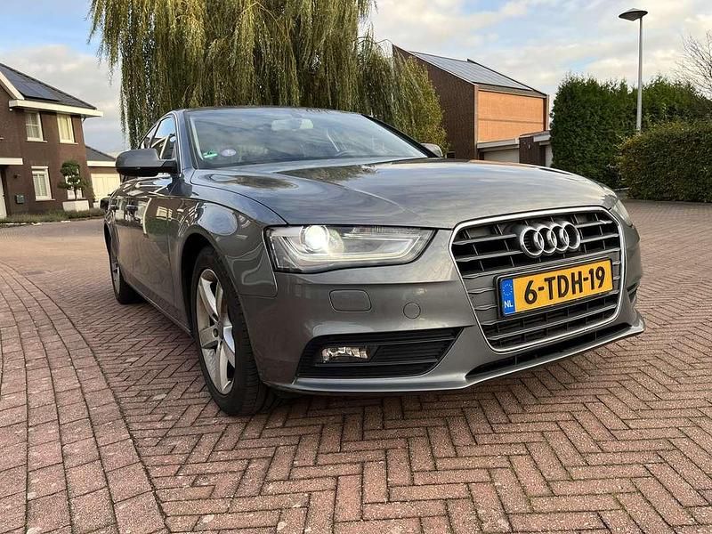 Grijs Gebruikt 2014 Audi A4 Sedan | € 7.900 (Super prijs) - Afbeelding 1/4