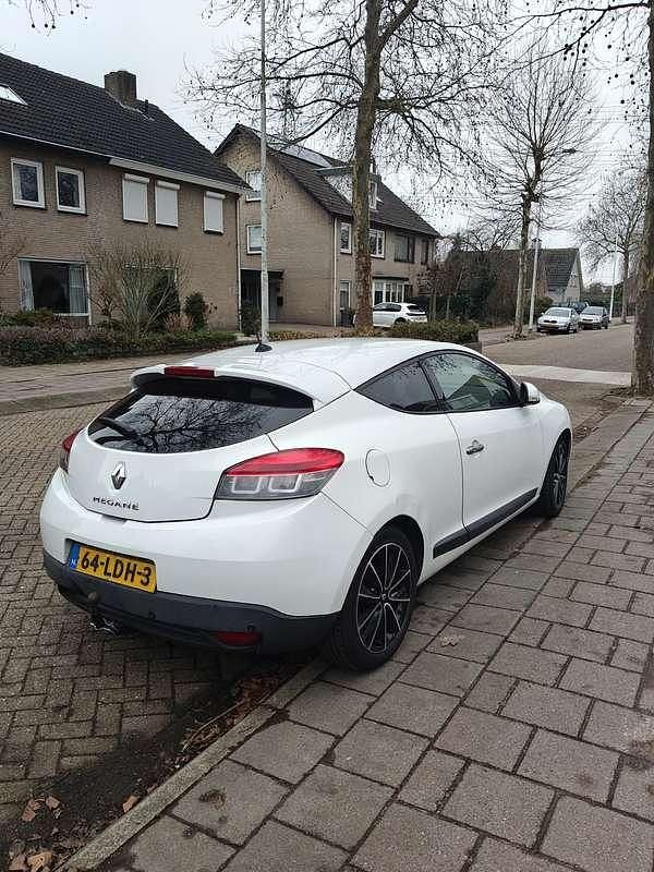 Occasion Renault Mégane Coupé Dynamique 131 PK (96 kW) 2010 Wit Coupé