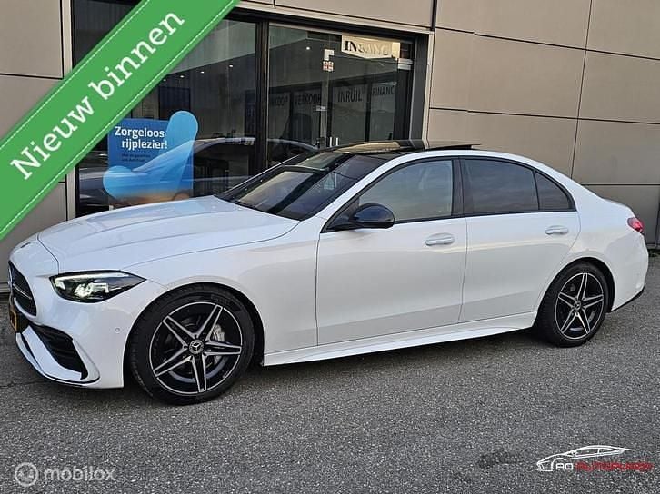 Wit Occasion 2021 Mercedes C200 AMG line Sedan | € 37.995 (Iets duurder) - Afbeelding 1/4