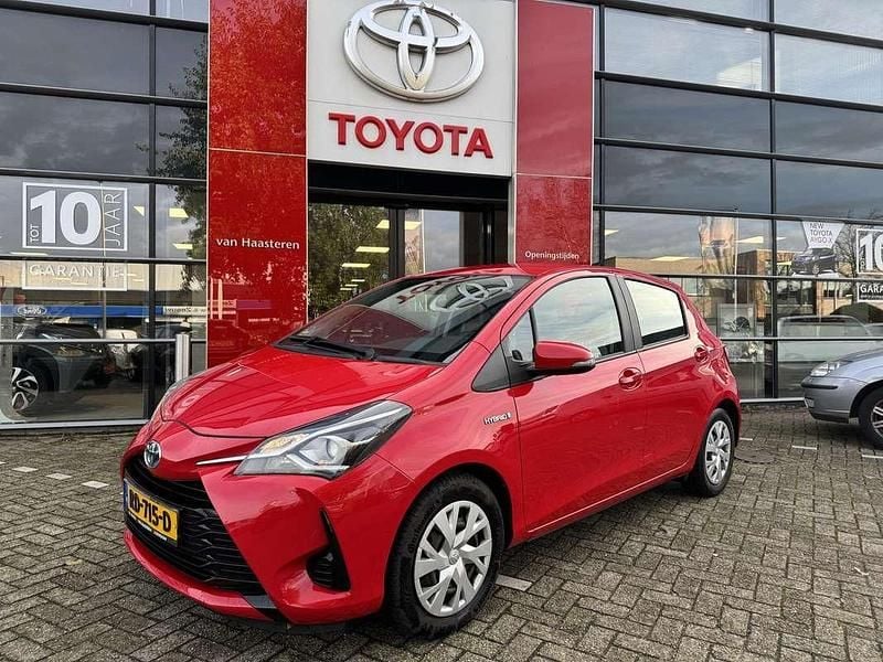 Rood Gebruikt 2017 Toyota Yaris Hybrid Hatchback | € 12.901 (Goede deal) - Afbeelding 1/4