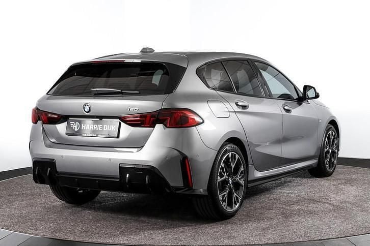 Grijs Occasion 2025 BMW 120 M Sport Hatchback | € 33.995 (Goede deal) - Afbeelding 1/2