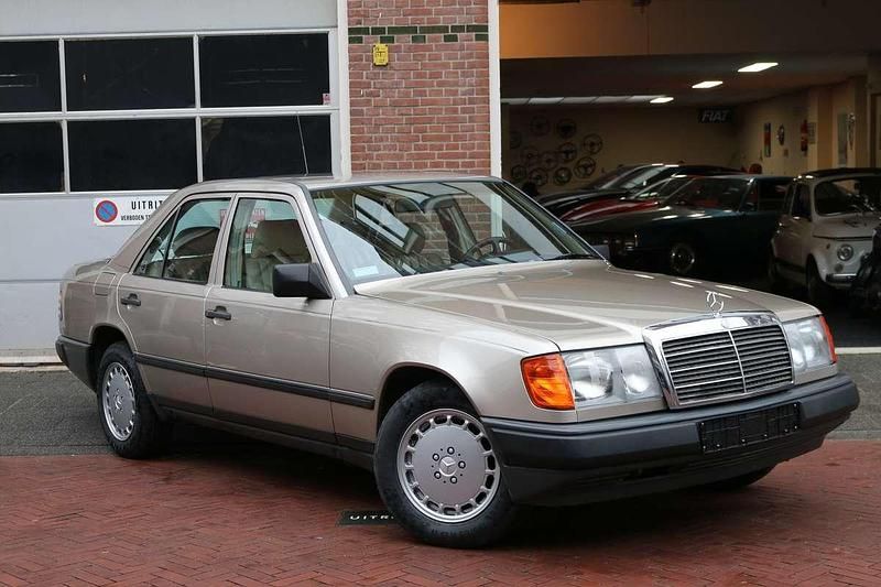 Occasion Mercedes E300 188 PK (138 kW) 1987 Beige Sedan