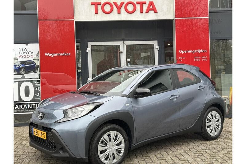 Gebruikt 2025 Toyota Aygo X-play Hatchback | € 20.489 (Eerlijke prijs) - Afbeelding 1/1