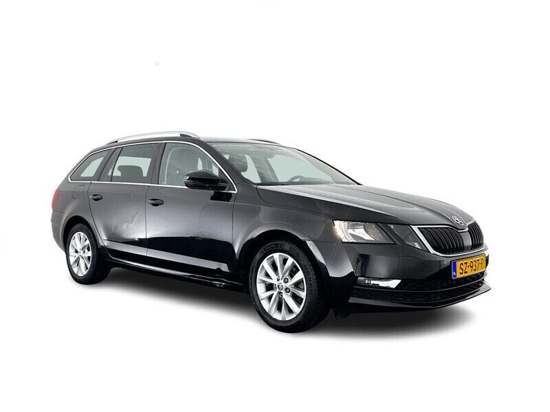 Black magic pearlescent (zwart metallic) Gebruikt 2018 Skoda Octavia Comfort Stationwagen | € 10.945 (Duur) - Afbeelding 1/4