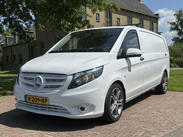 Wit Gebruikt 2017 Mercedes Vito MPV | € 12.740 (Eerlijke prijs) - Afbeelding 1/4