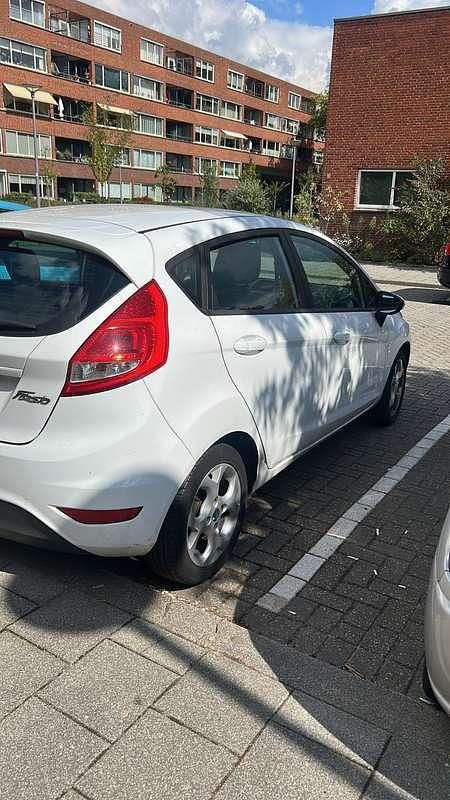Wit Gebruikt 2011 Ford Fiesta Limited Hatchback | € 2.700 (Goede deal) - Afbeelding 1/4