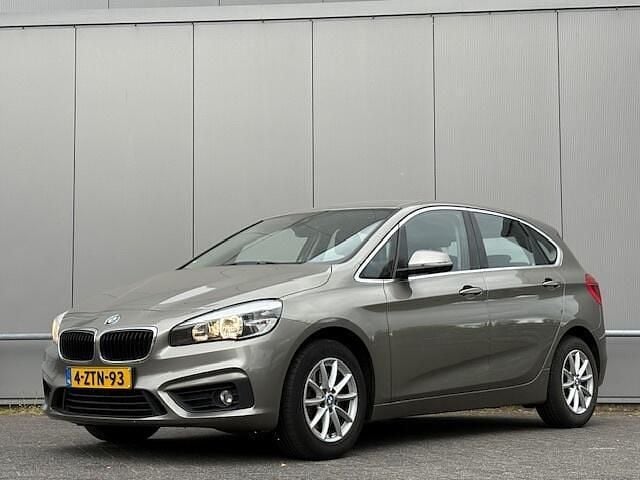 Grijs Gebruikt 2015 BMW 220 MPV | € 10.950 (Eerlijke prijs) - Afbeelding 1/4