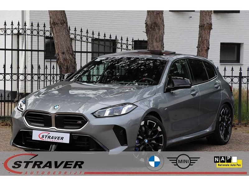 Grijs Gebruikt 2024 BMW M135 Comfort Edition Hatchback | € 65.950 (Super prijs) - Afbeelding 1/4